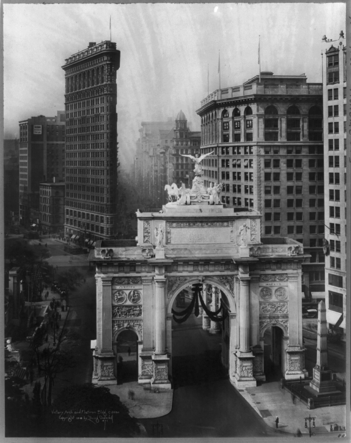 Victory Arch and Flatiron Bldg, Early Photography